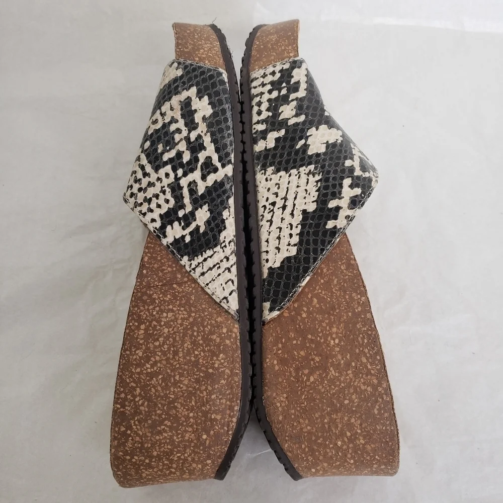 STONE Mountain Leather Snake Print Platform Slides 8M Cream Tan Black EUC